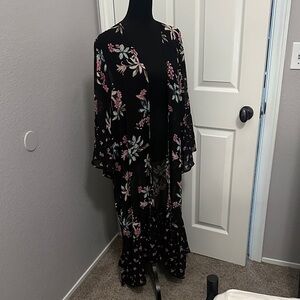 Torrid Black and Pink Floral Kimono - Size 3 / 3X